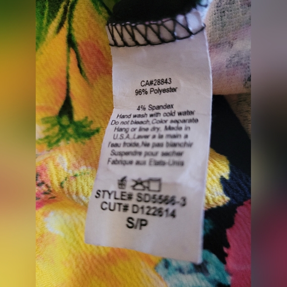 NWT Colourful Summer Dress, Rouched middle, V-cut hem. - Picture 5 of 10